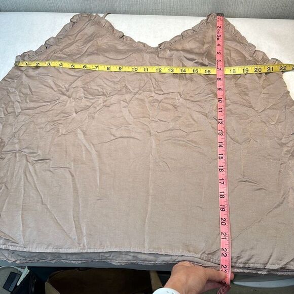 NEW Womens Fashion Tank Cami Top Sz 2XL Neutral Lt Brown Adjustable Straps Ruffl - Picture 4 of 5